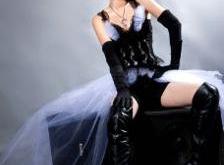 新晋流量小生被曝“双重服务”，同时接送富婆与男金主，聊天记录惊现“时间管理大师”