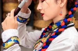 疗愈系女星竟是“施暴者”？剧组曝其霸凌新人致抑郁，现场录音令人发指