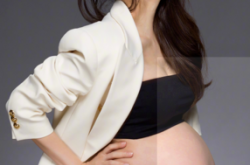 民宿网红老板娘被曝“色情直播”，利用房源隐私偷拍客人，不雅视频暗中售卖