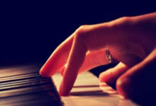 王安娜“代孕”风波，公众对其道德底线质疑不断！