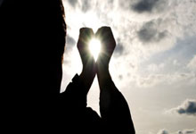 张艺兴的“直播炒作”，虚假热度背后的操控与利益